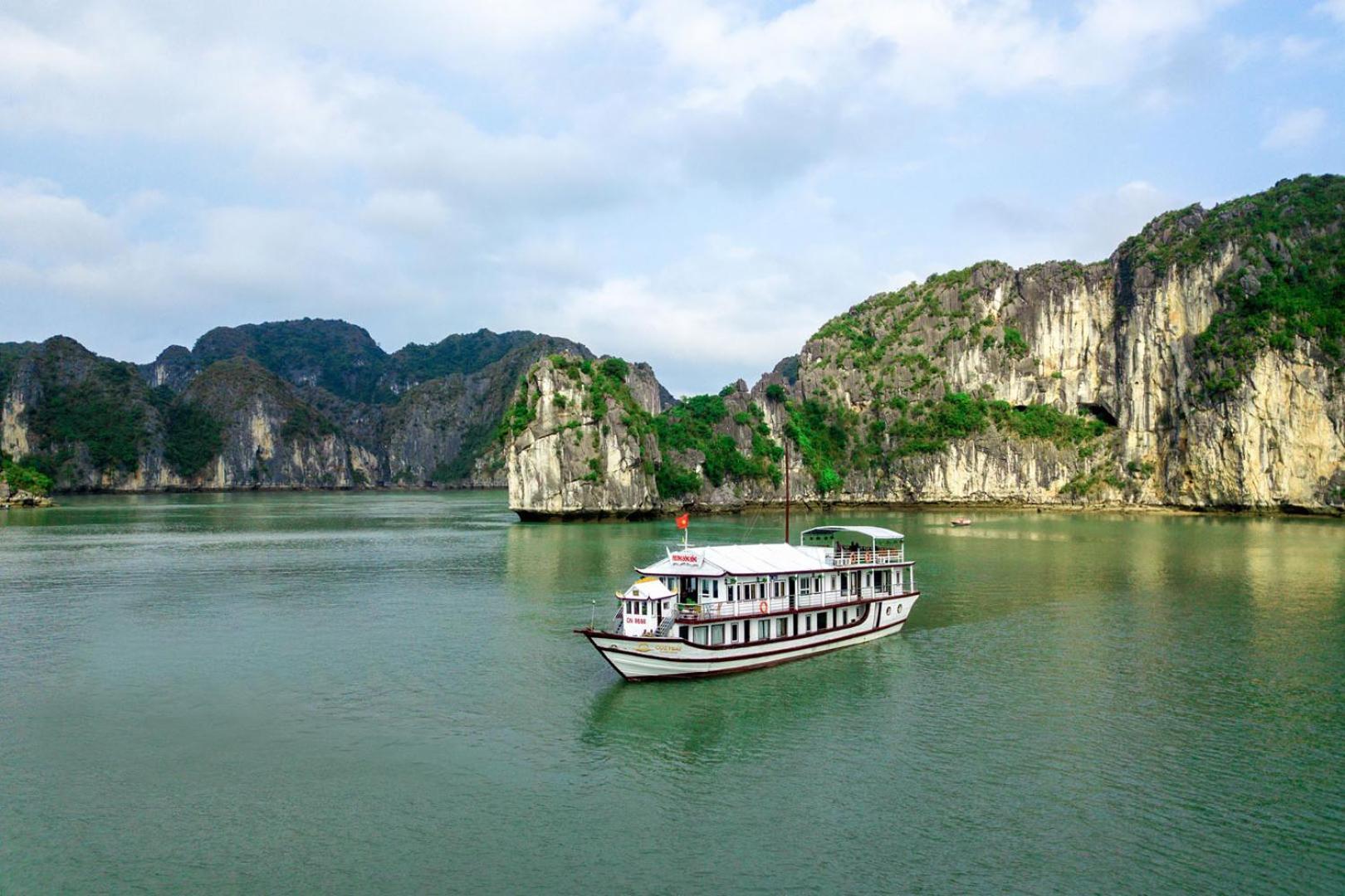 Cozy Bay Classic Cruise Hạ Long Exterior foto