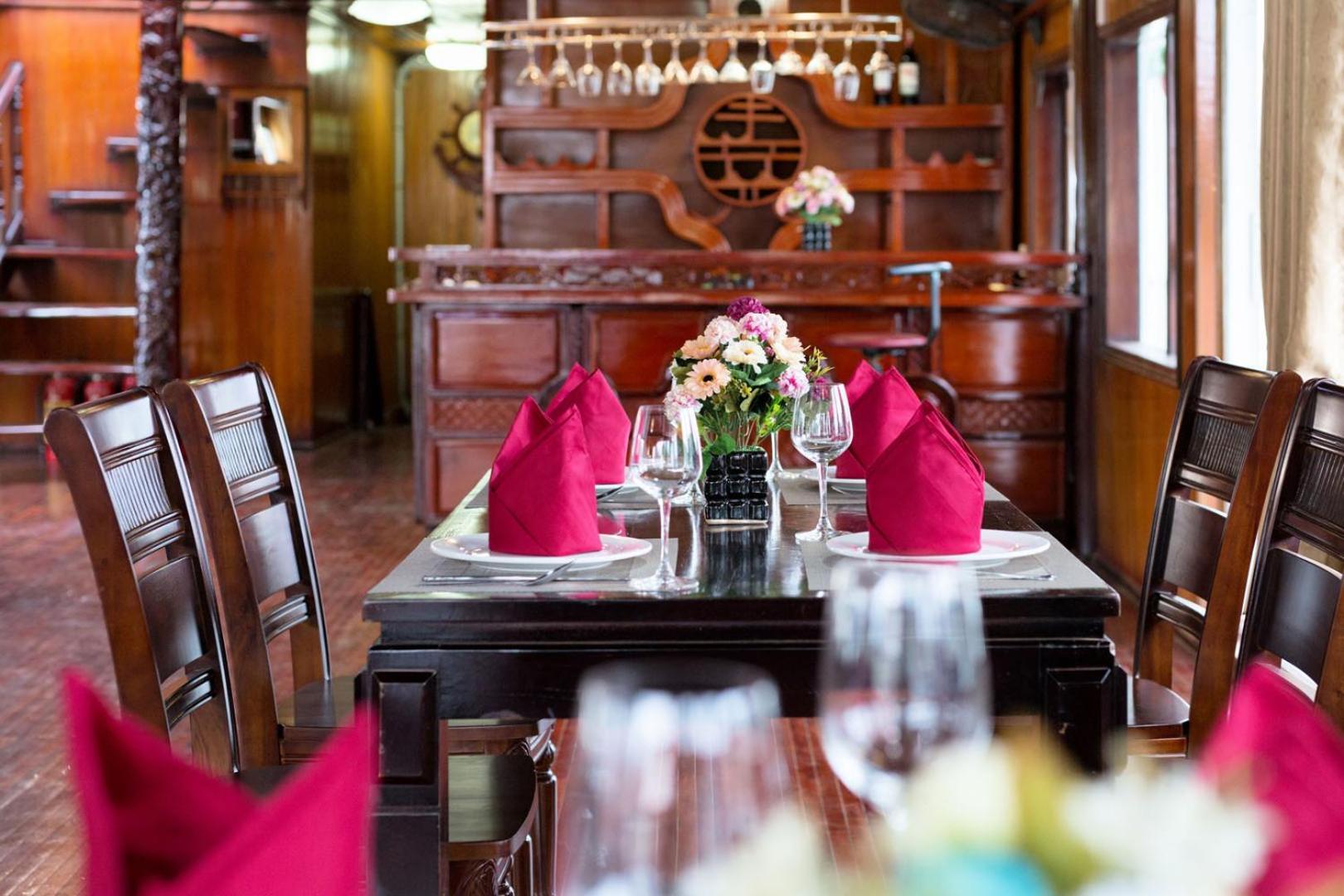 Cozy Bay Classic Cruise Hạ Long Exterior foto