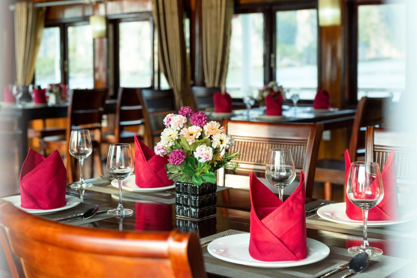 Cozy Bay Classic Cruise Hạ Long Exterior foto
