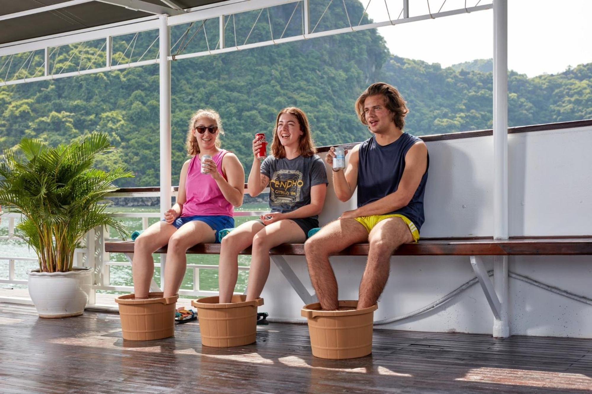 Cozy Bay Classic Cruise Hạ Long Exterior foto